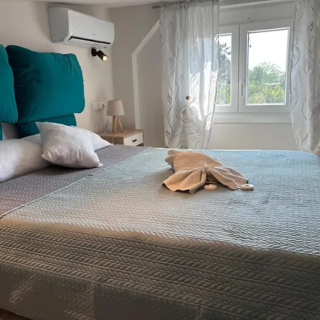 Elision * Skála Marión