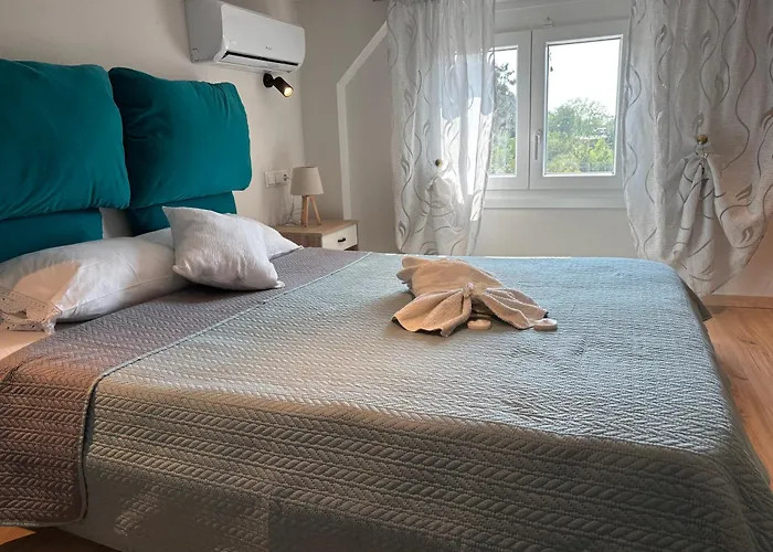 Elision * Skála Marión